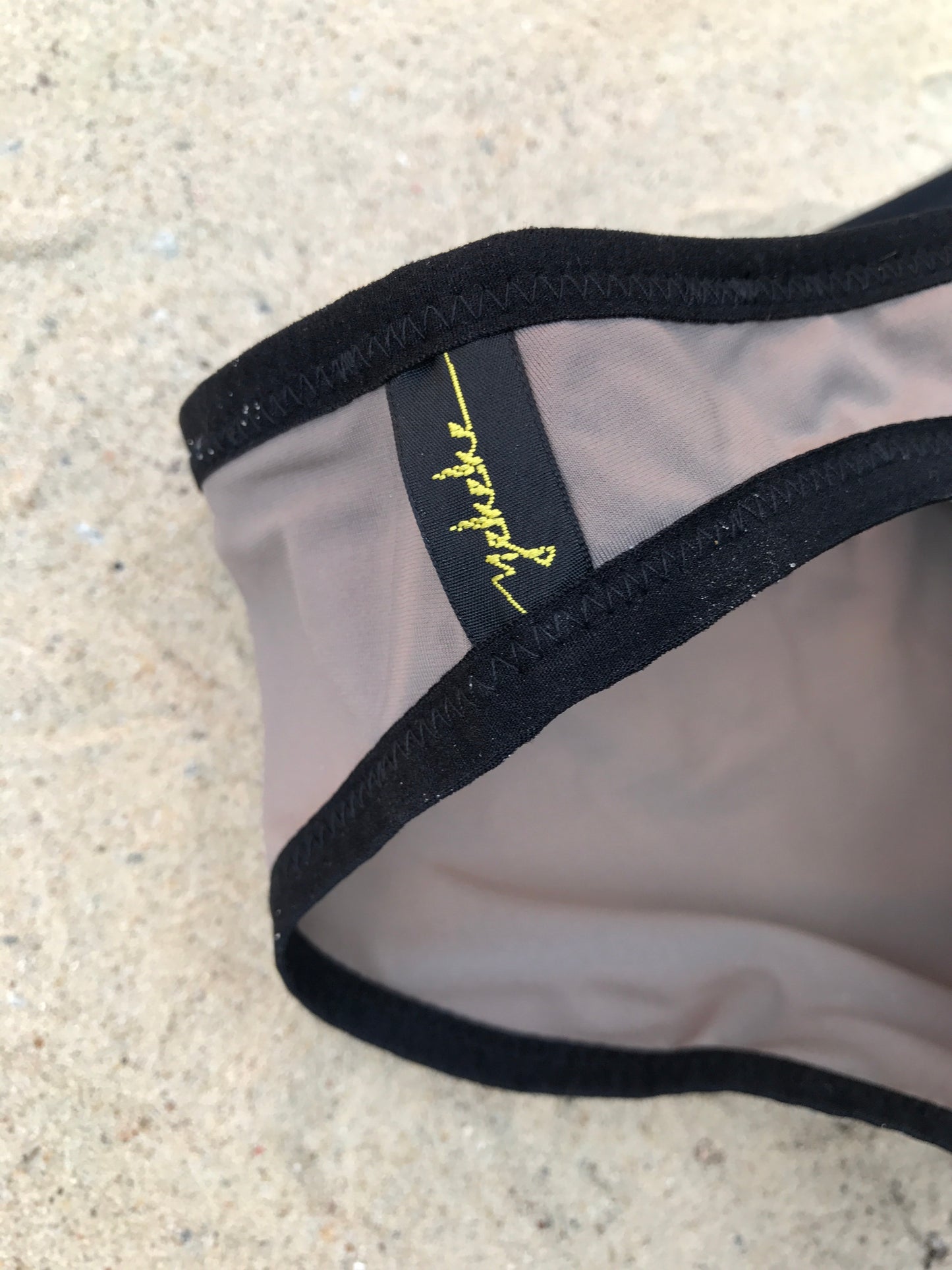 Ilka Bikinislip | black sand | silber